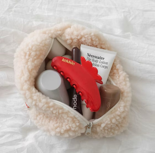 Elodie Scallop Claw in Lekkie Red